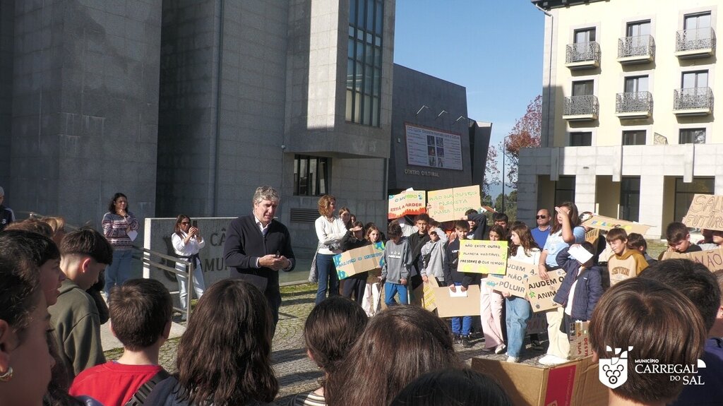 Alunos do 6.º ano marcharam pelo Planeta