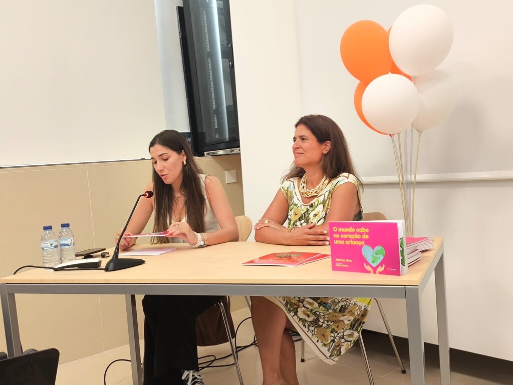 Apresentação do livro "O Mundo Cabe no Coração de uma Criança"