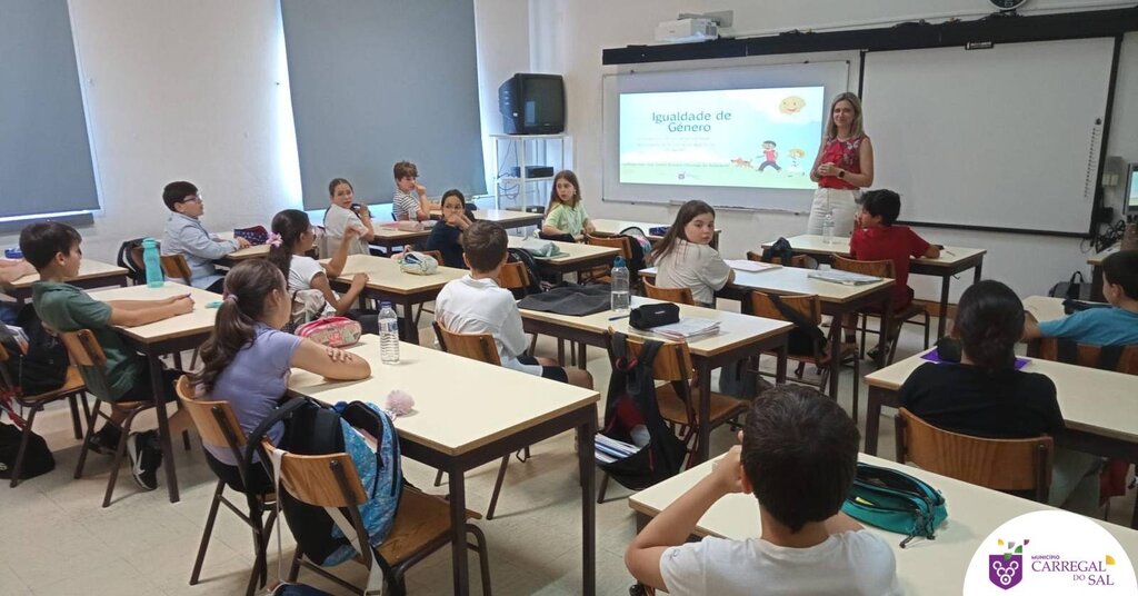 Igualdade começa na escola: Técnicas do Município dinamizaram sessões para alunos dos 5.º e 7.º a...