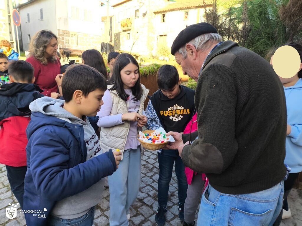 AEC de Património proporcionou visita ao Presépio Artístico de Vila Meã